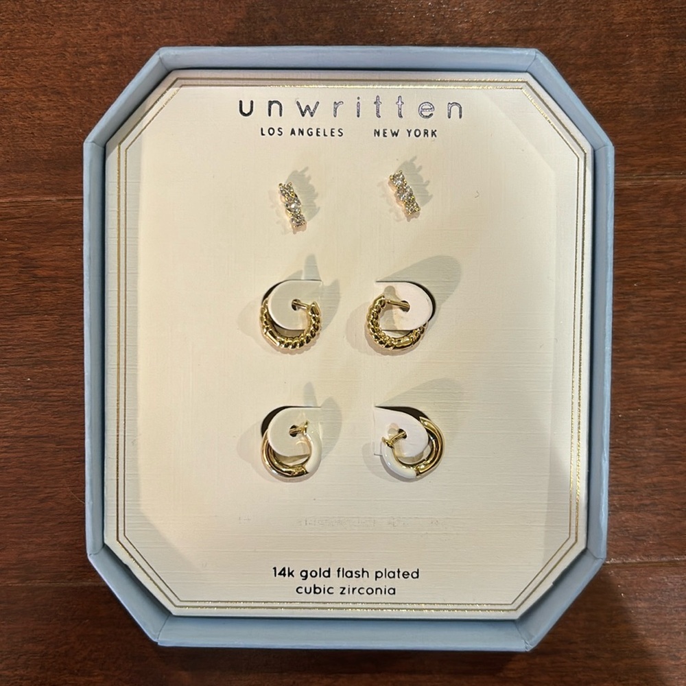 Unwritten Earrings Set